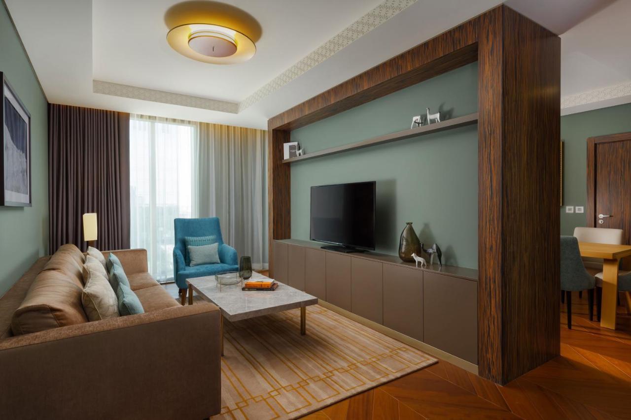 Executive King Suite with lounge access, Courtyard view