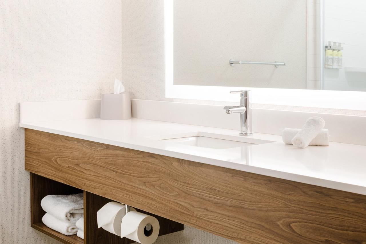 Standard Room,1356959774:JPEG