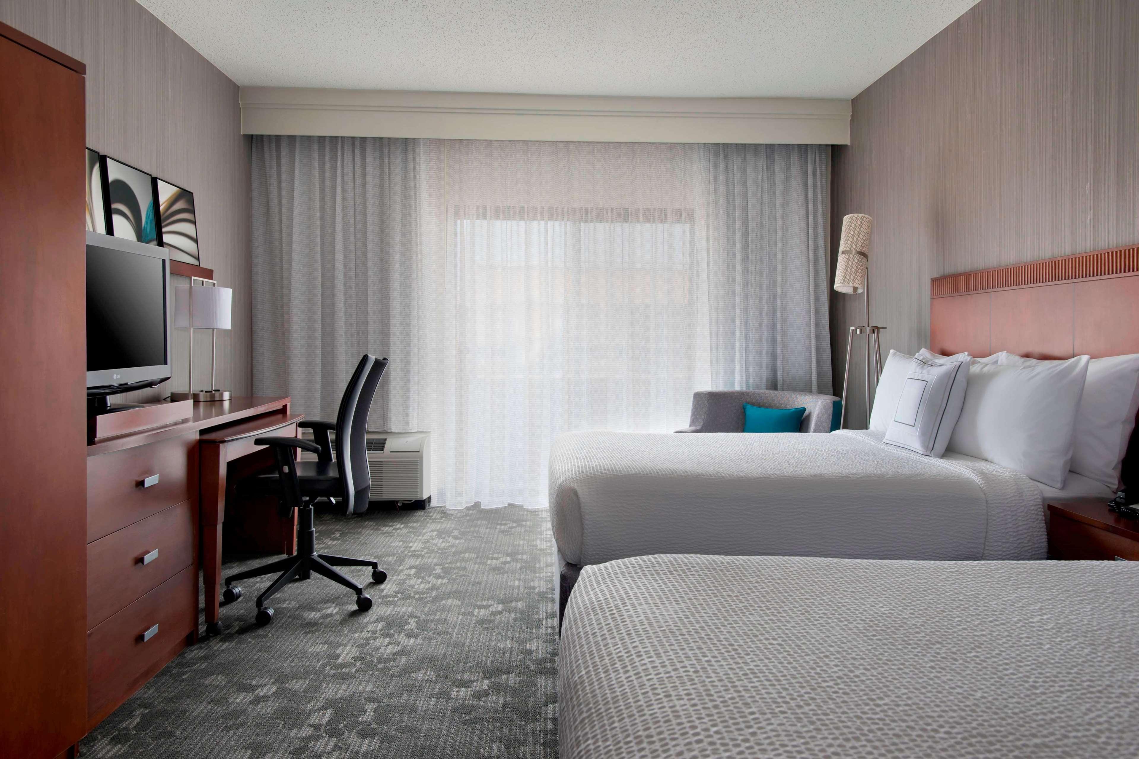 Mobility/Hearing Accessible - One-Bedroom Suite - Two Doubles