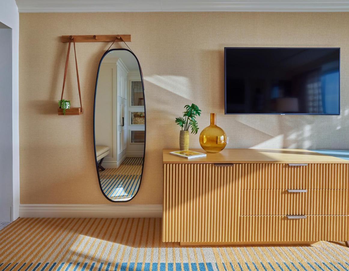 Mobility/Hearing Accessible Ocean View Two Queens, Tub