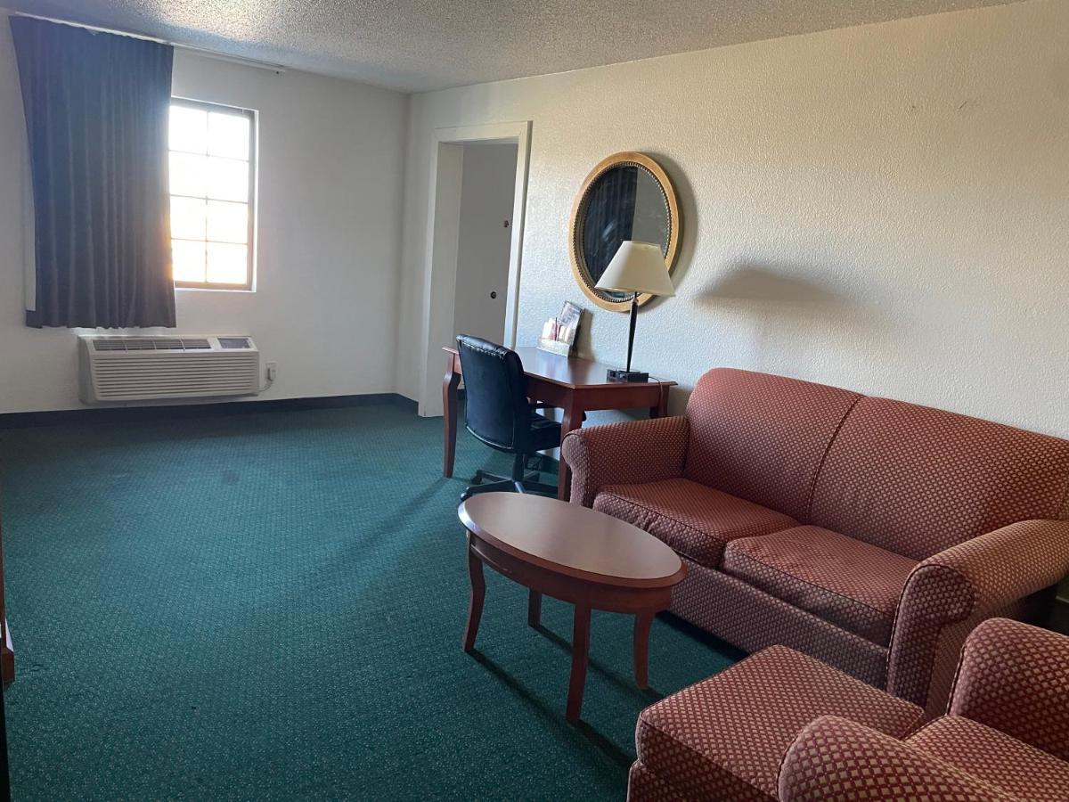 King Suite Accessible or Non-Smoking,1380943988:JPEG