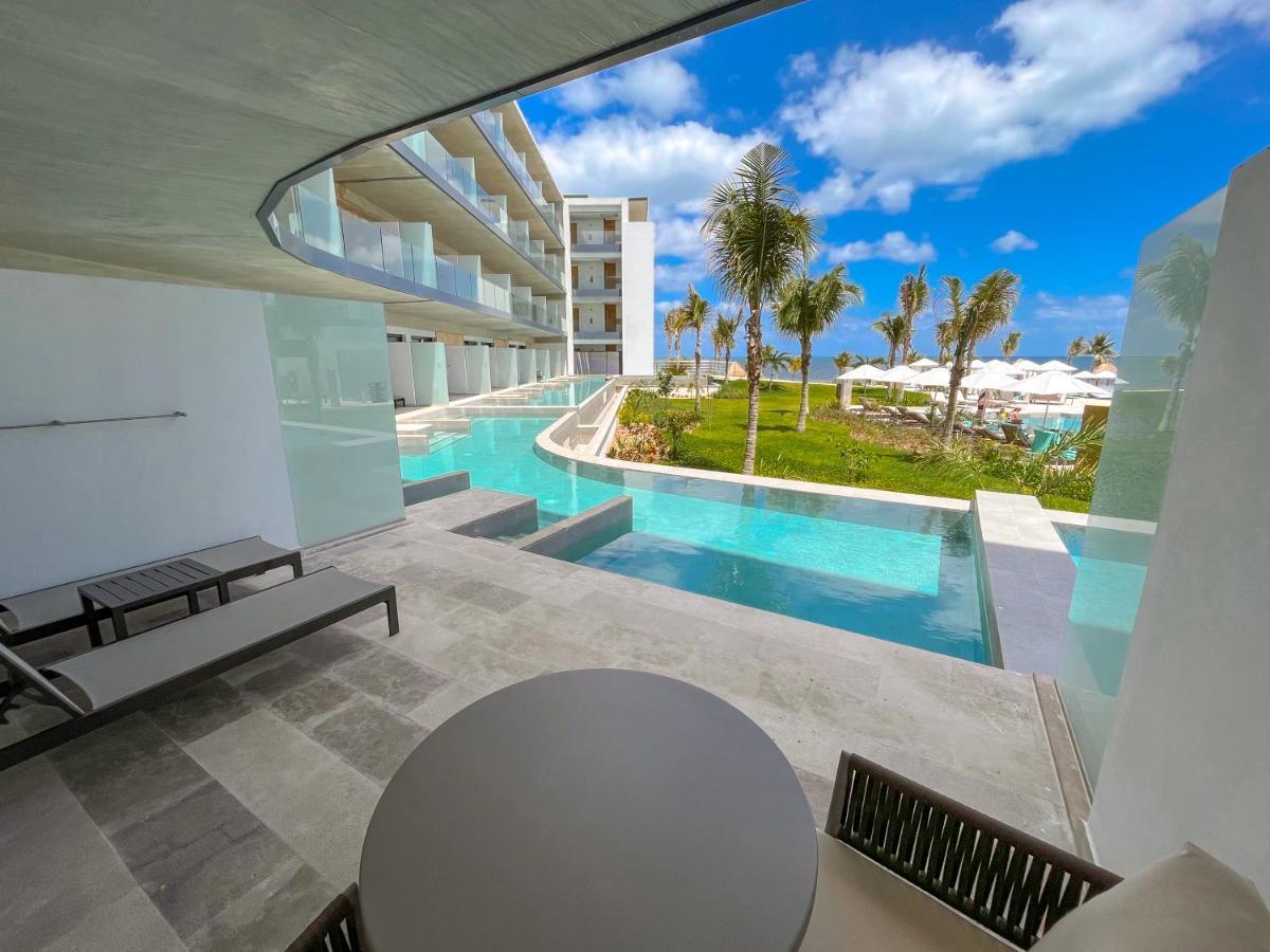 Suíte Júnior VIP Serenity com 2 Camas Queen-size, Vista Parcial do Mar e Acesso Direto à Piscina