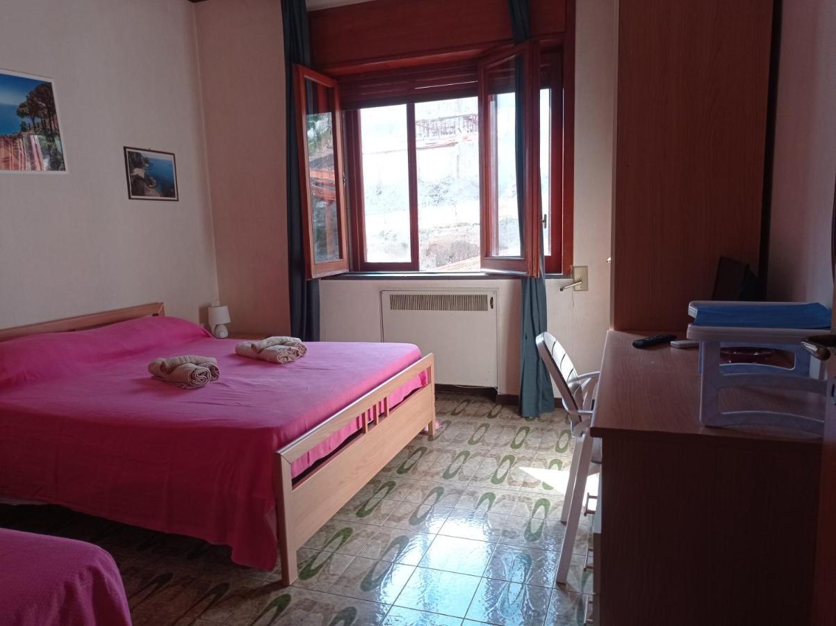 Camera Tripla con Bagno in Comune