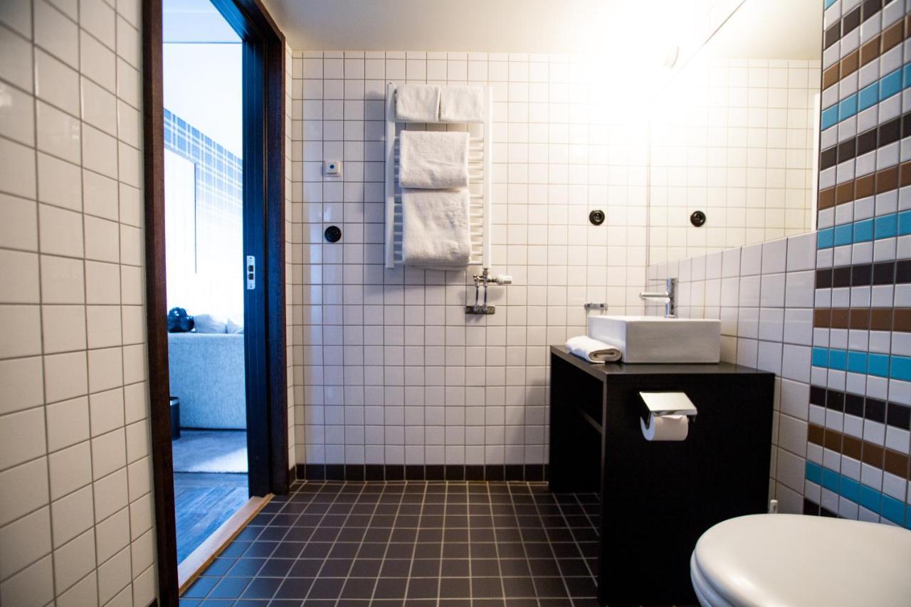 Twin Room,1674720954:JPEG
