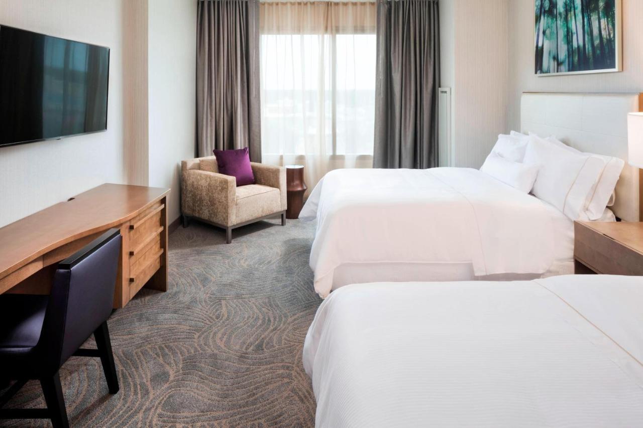 Executive Room, 2 Queens