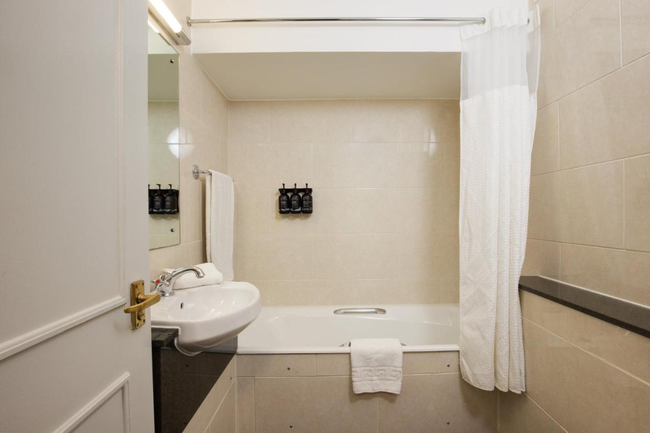 Twin Room,1488131959:JPEG