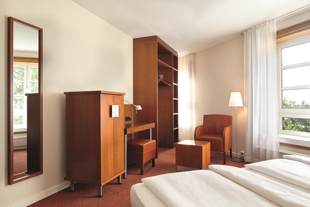 Commander with Harbour View - Double Room