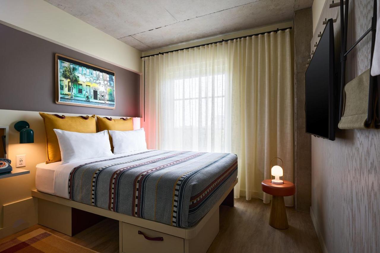 Queen Room with Bathtub - Mobility Access/Hearing Accessible,1480971779:JPEG