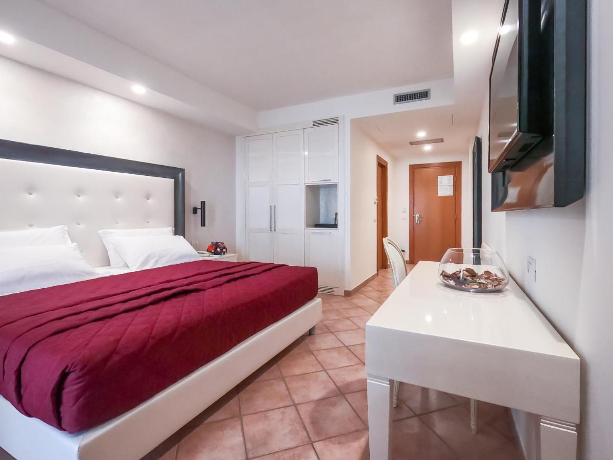 Deluxe Room,1498514212:JPEG