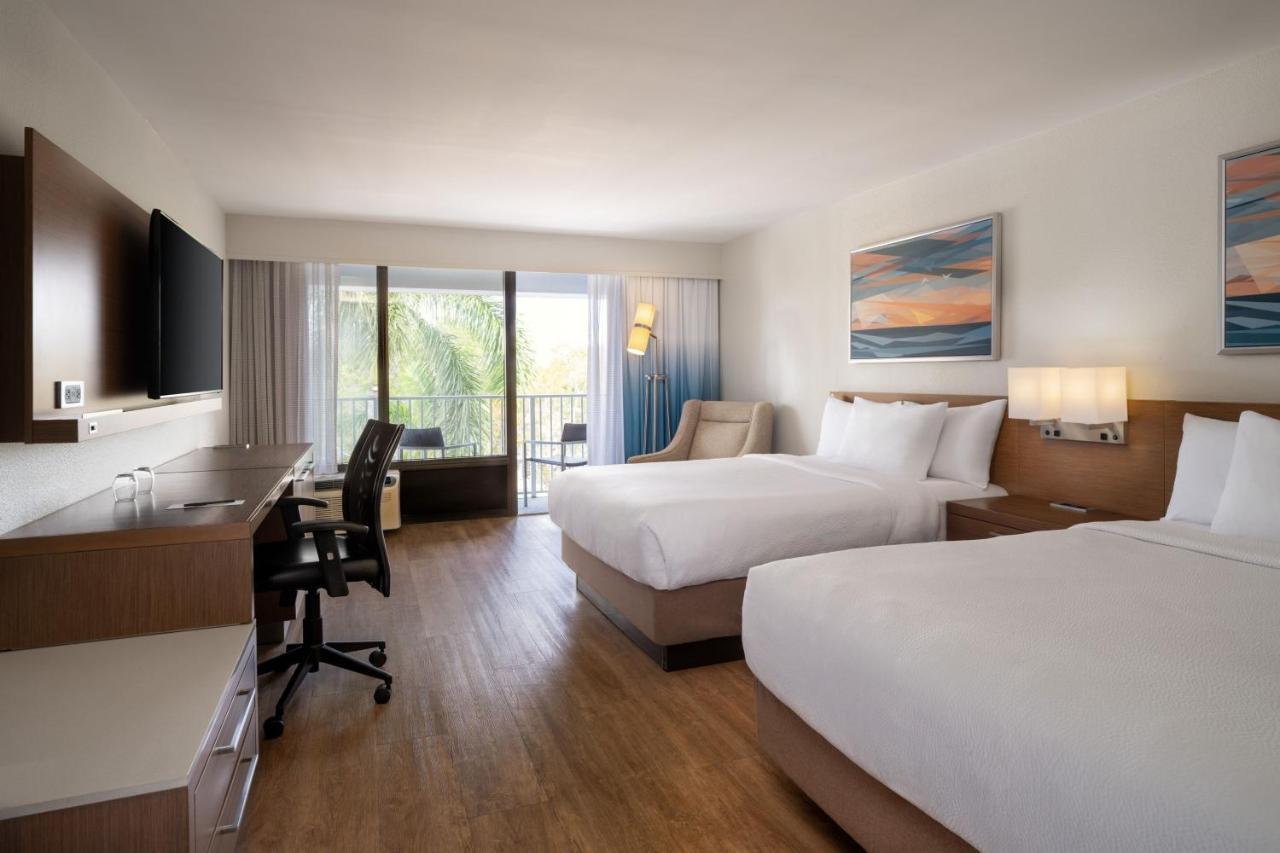 Queen Room with Two Queen Beds and Balcony,1498999990:JPEG