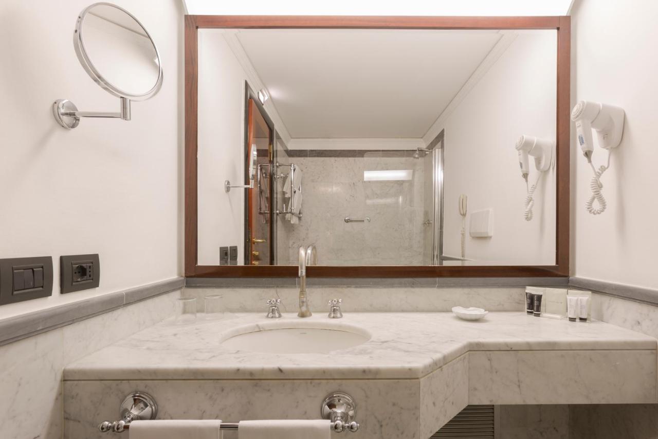 Two Adjacent Rooms,1498586095:JPEG