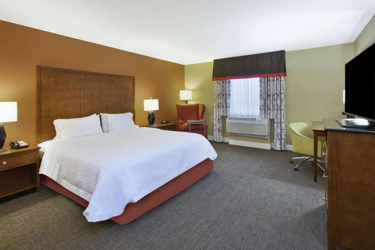 King Room with Accessible Tub - Mobility and Hearing Access/Non-Smoking