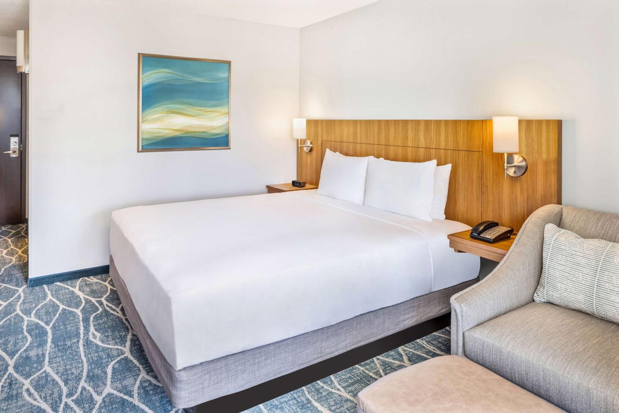 Deluxe King Room Sofa Bed City View