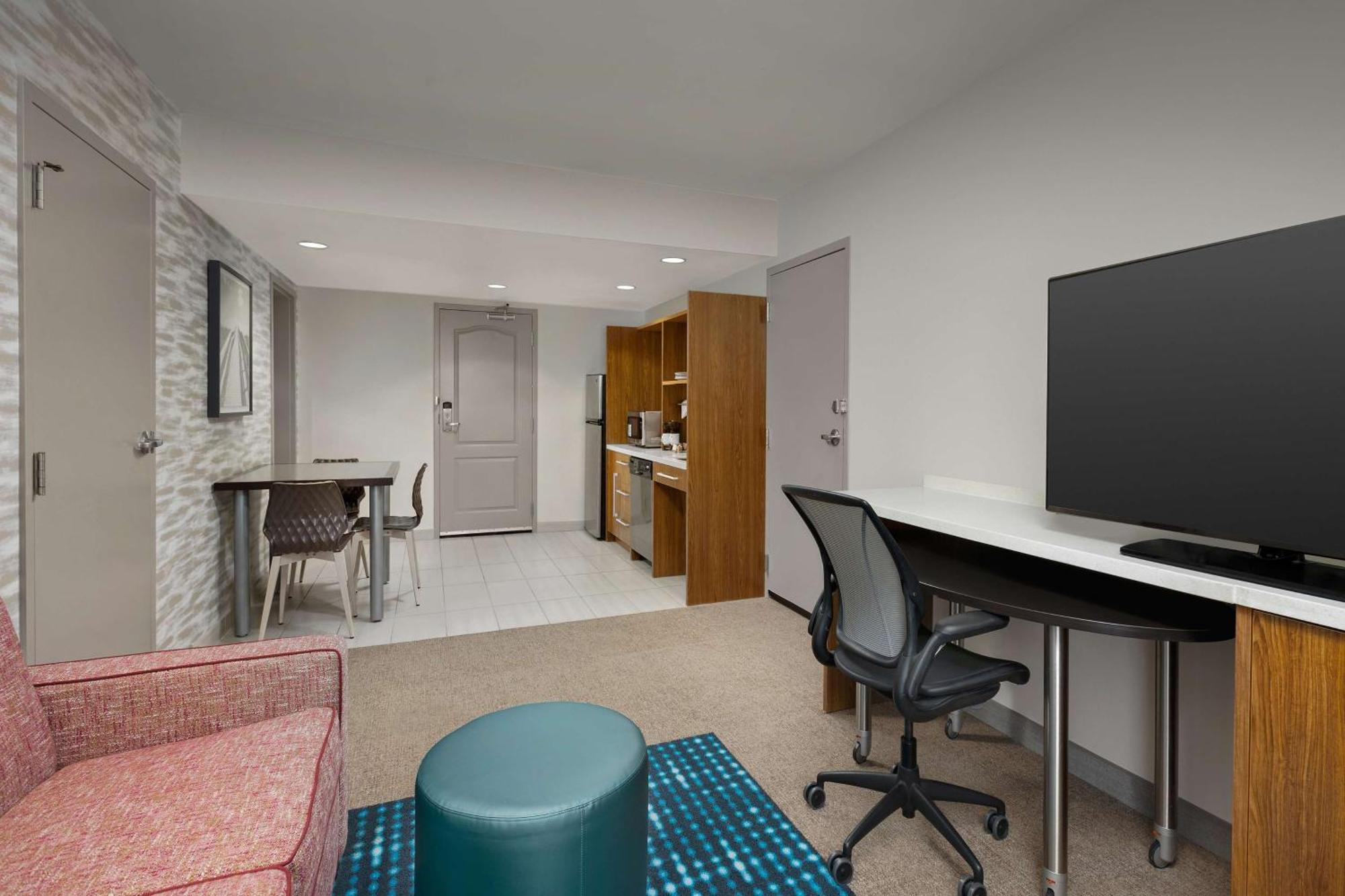 King Suite Mobility Hearing Access or Non-Smoking