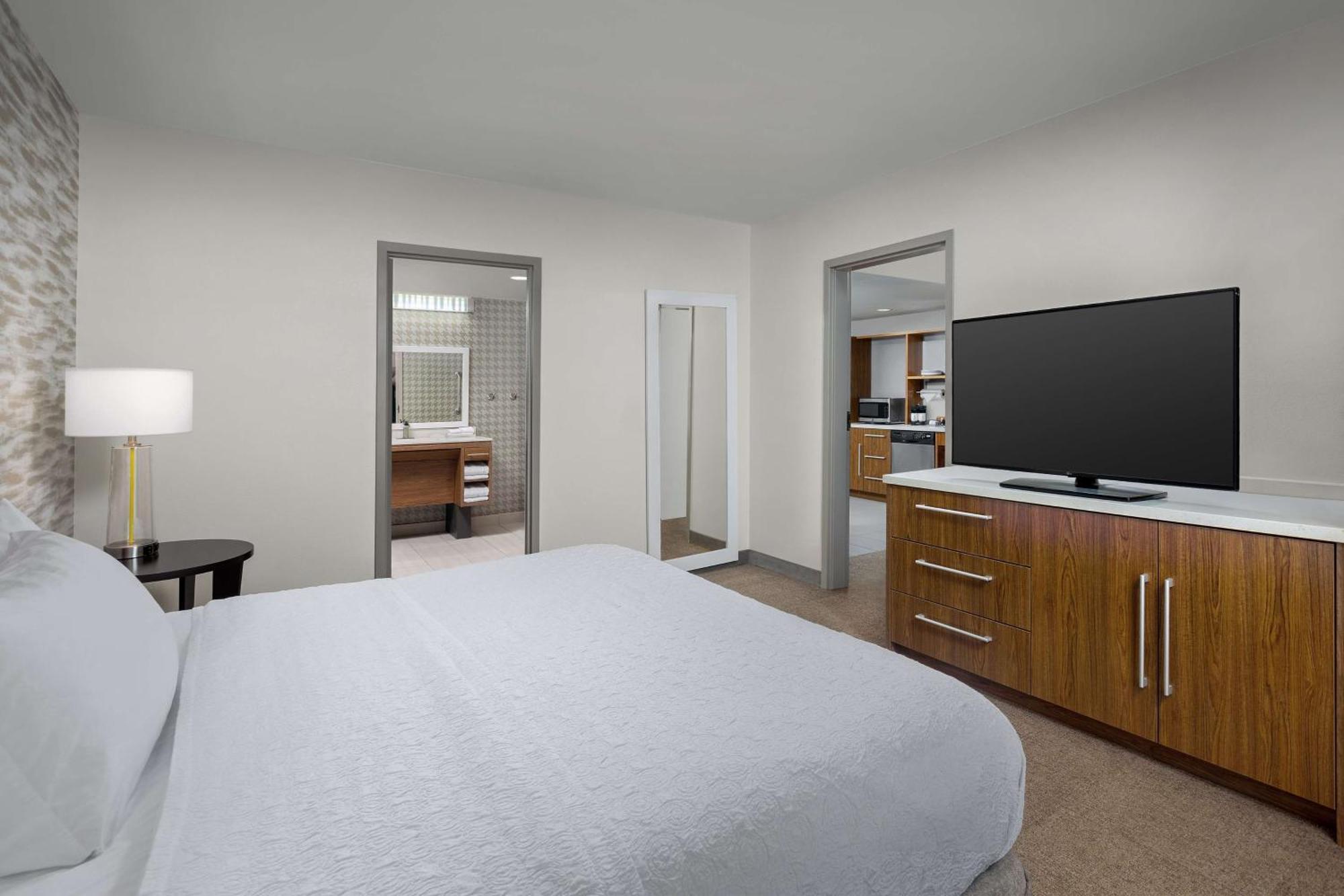 King Suite Mobility Hearing Access or Non-Smoking