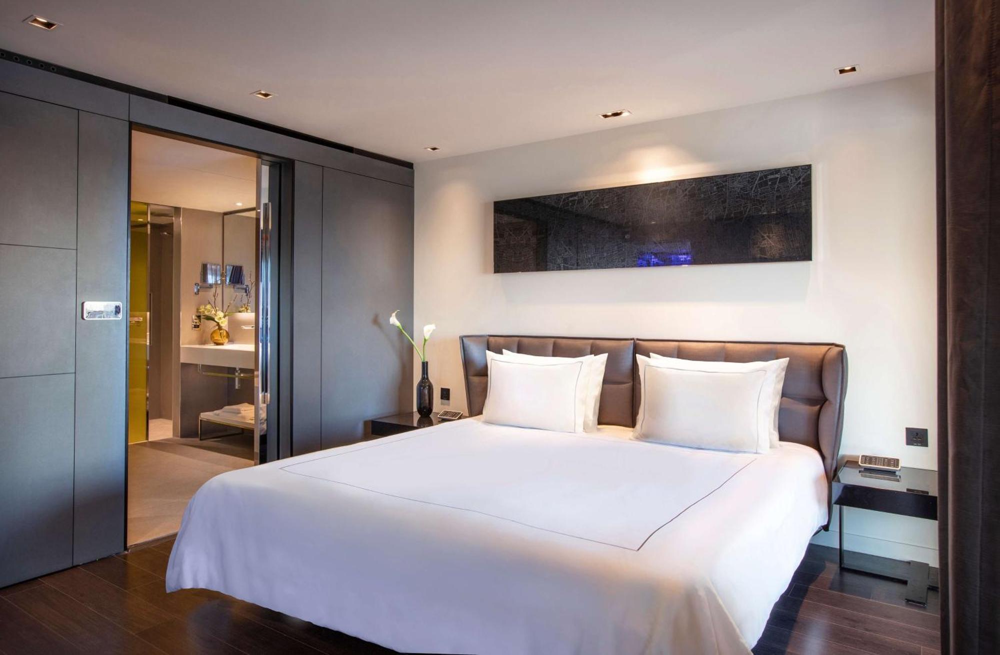 One-Bedroom Suite with Balcony and River View
