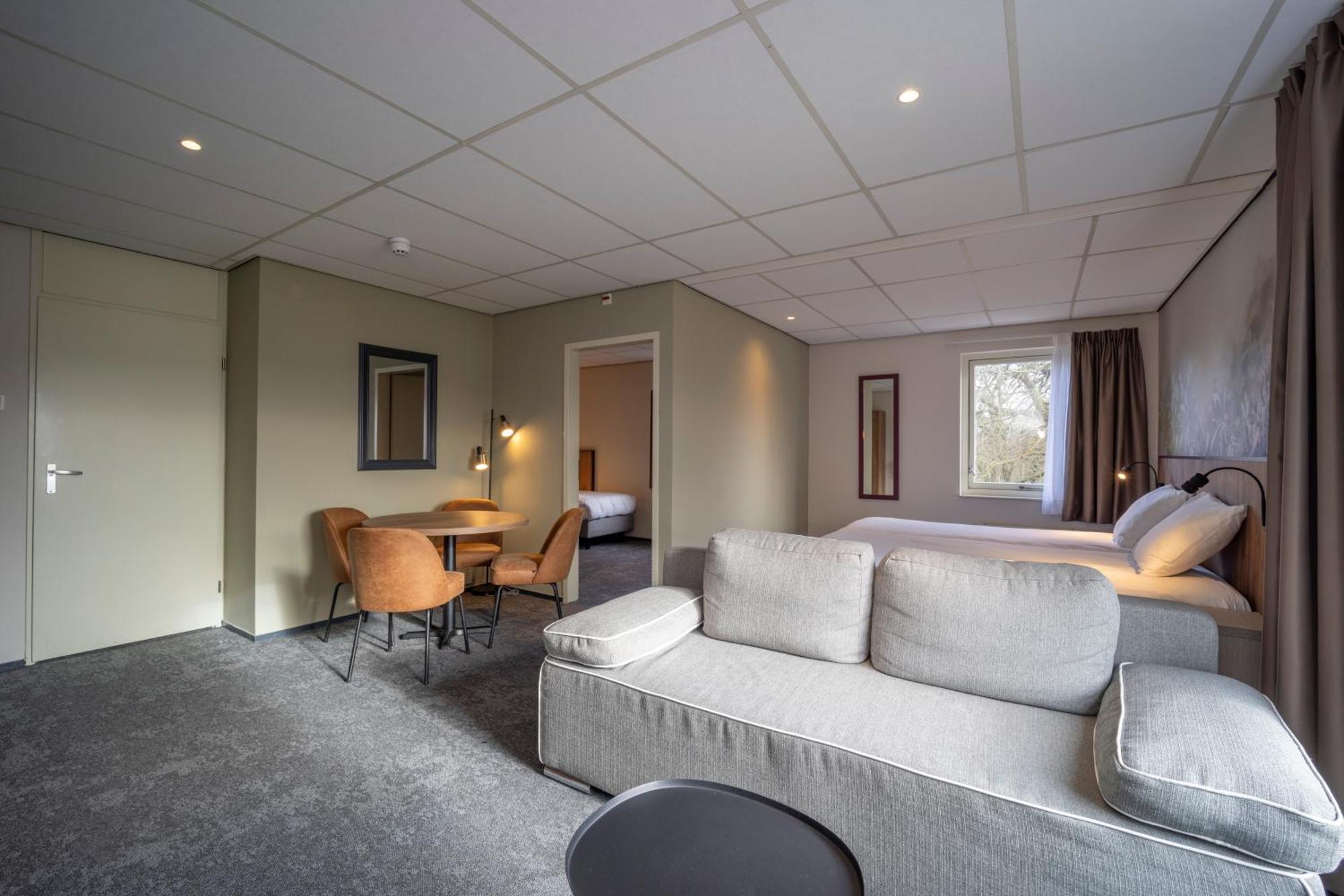 Family Room,1516403956:JPEG
