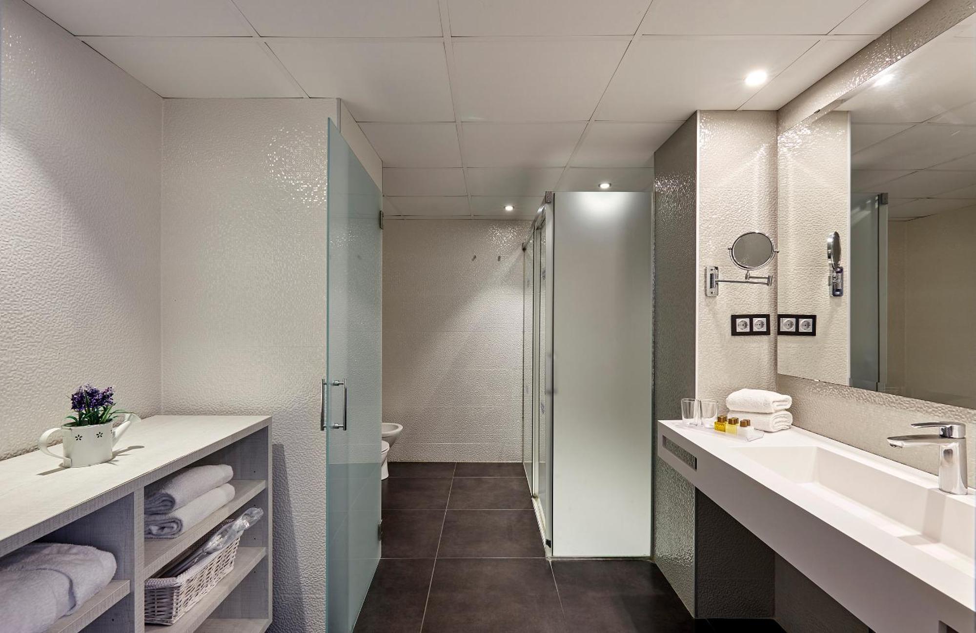 Superior Suite with Sea View (2 Adults)