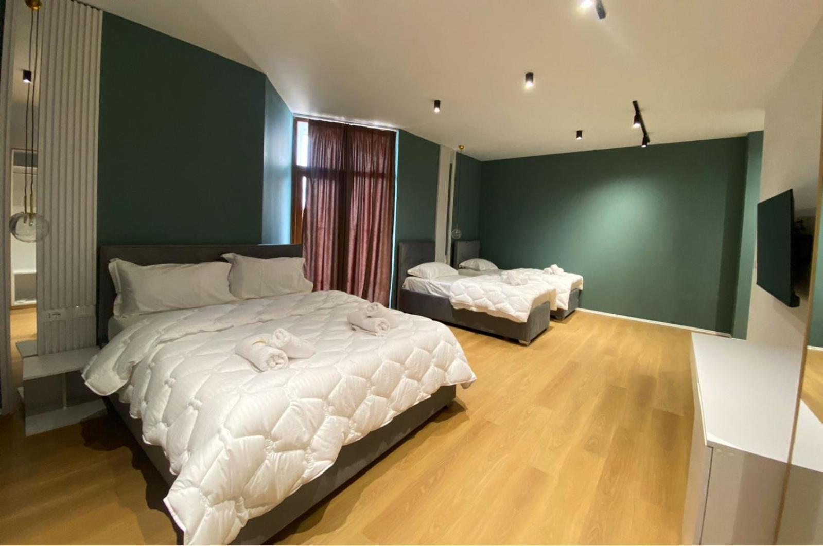 Deluxe Queen Suite