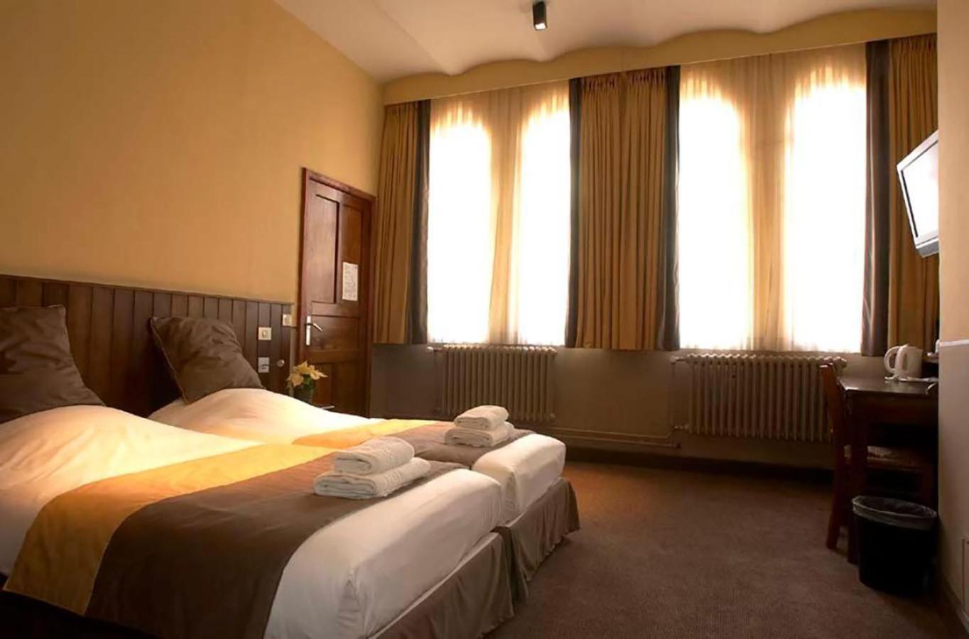Twin Room,1360935977:JPEG