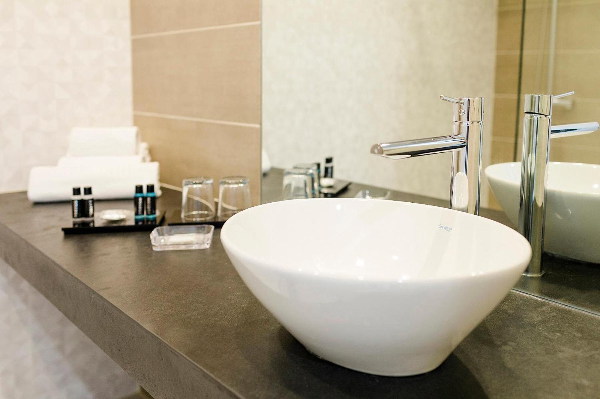 Twin or Double Room with Pool View and Balcony,1543706545:JPEG