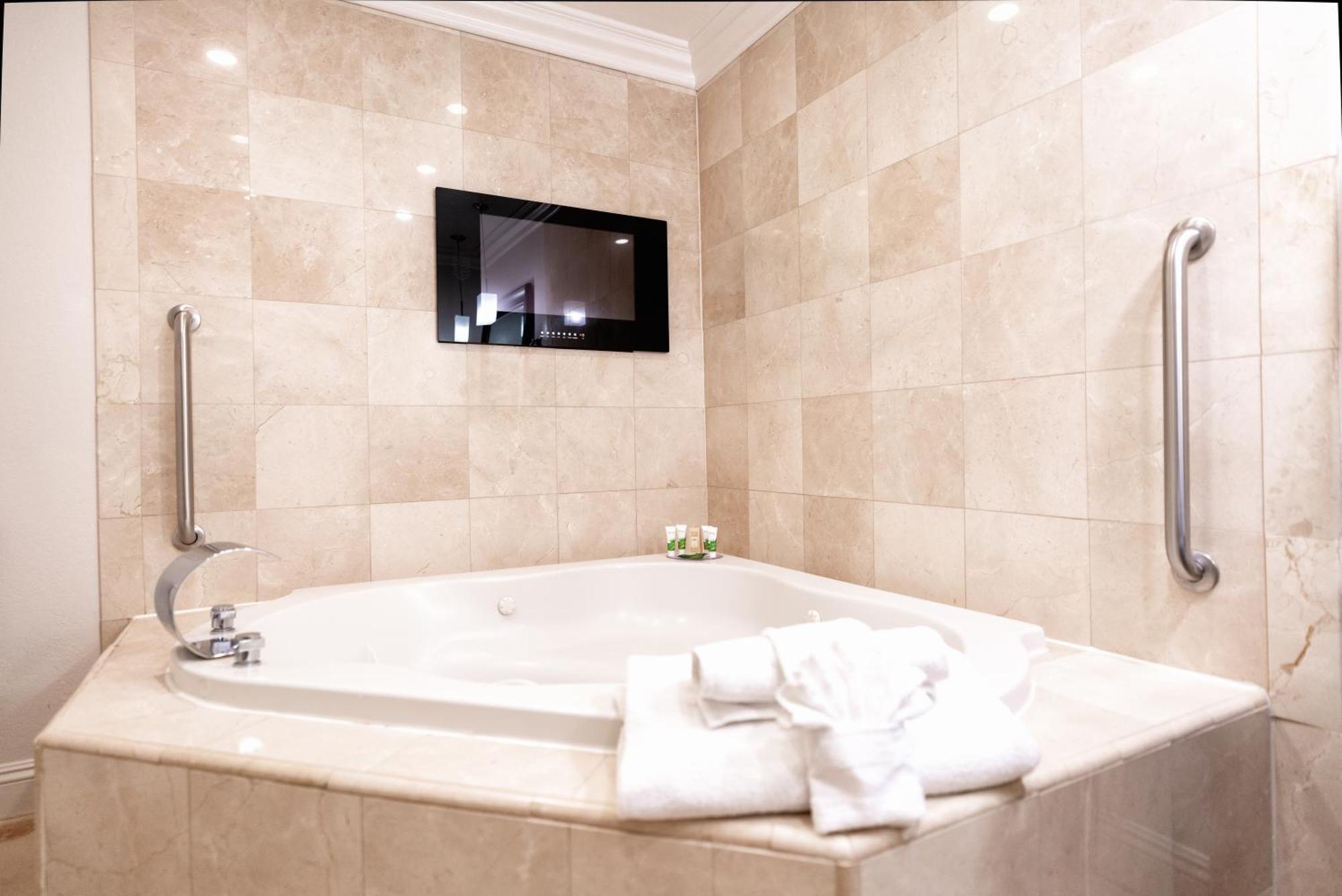 Suite Hot Tub