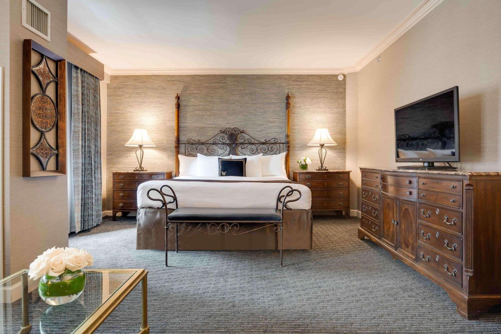 King Suite with Sofa Bed and Four-Poster Bed - Non-Smoking,1706293988:JPEG