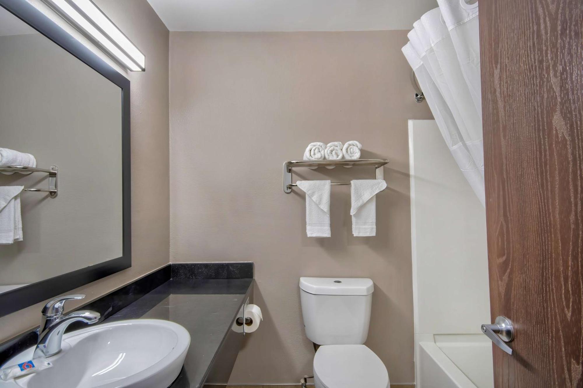 Deluxe Queen Room with Two Queen Beds - Non-Smoking