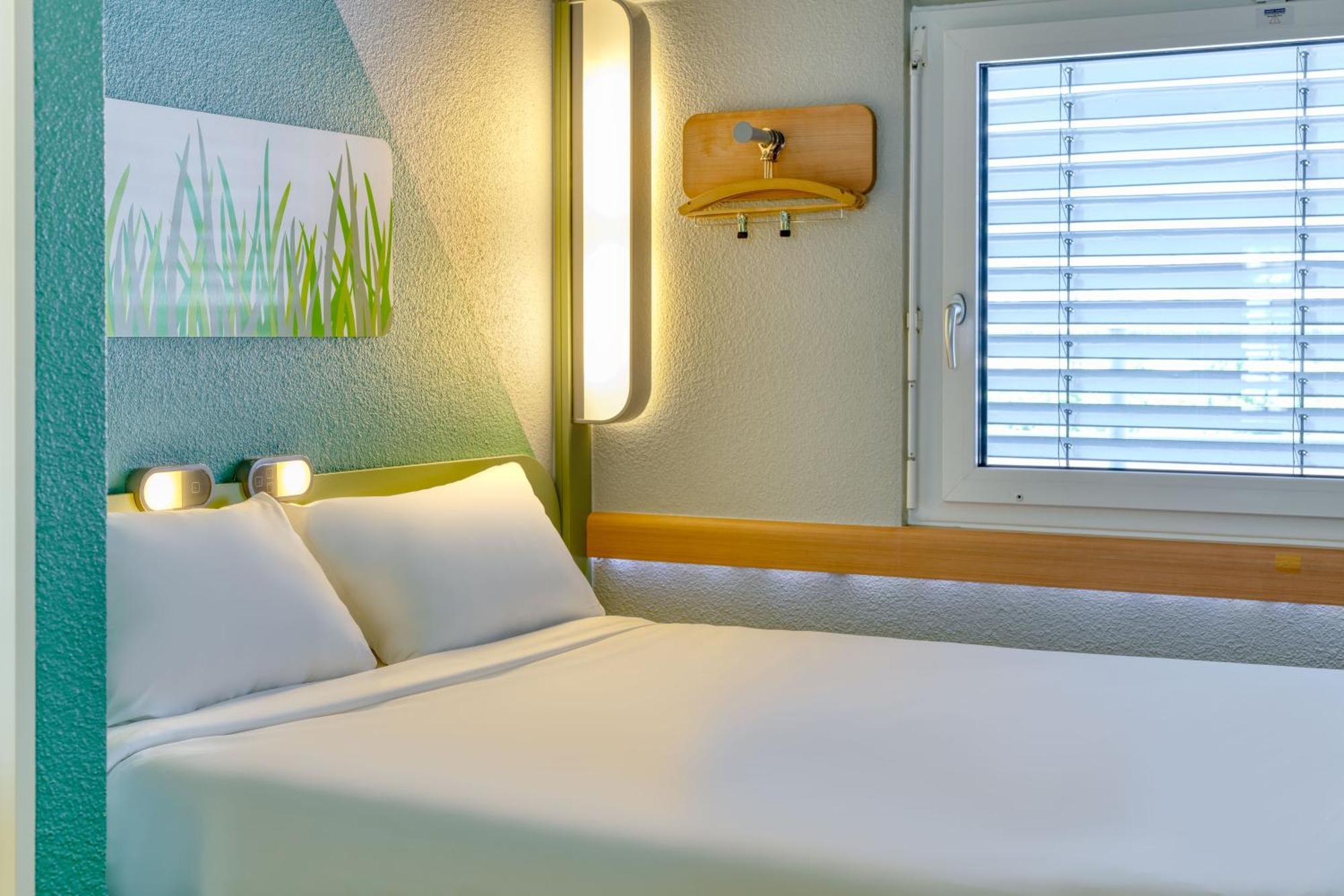 Quarto Duplo com Uma Cama de Casal