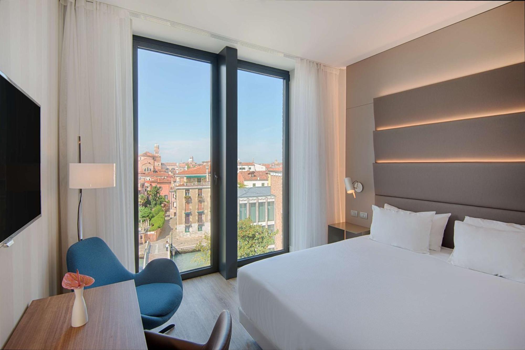Chambre Double ou Lits Jumeaux Supérieure avec Vue sur le Canal