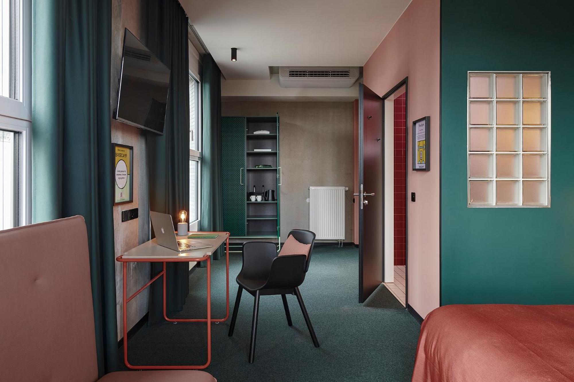 Large Double Room,1549149928:JPEG