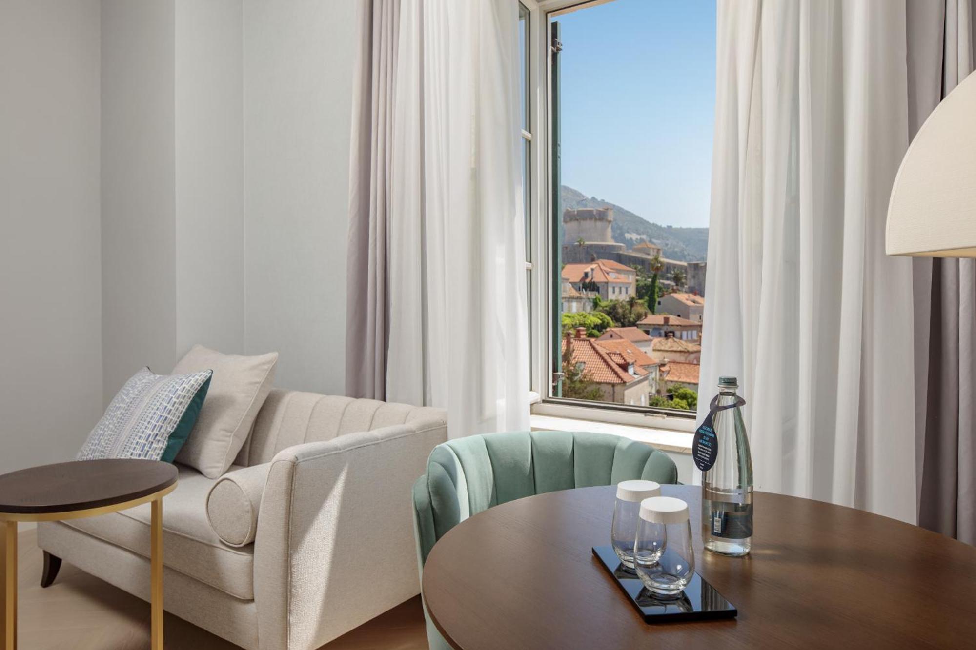 Quarto com 2 Camas de Solteiro e Vista do Mar