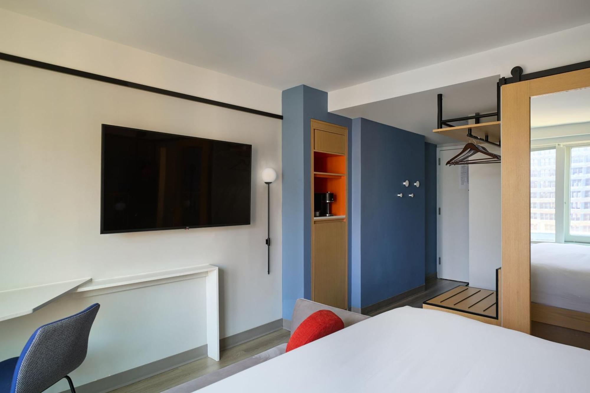 King Room,1550922940:JPEG