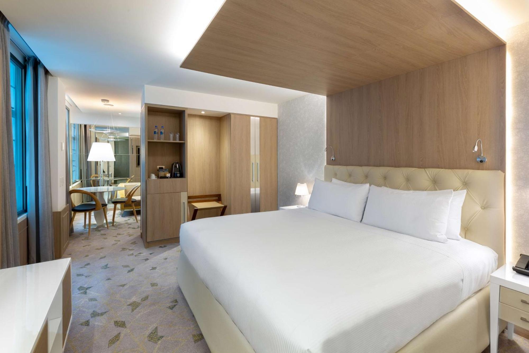 Junior King Suite Seating Area