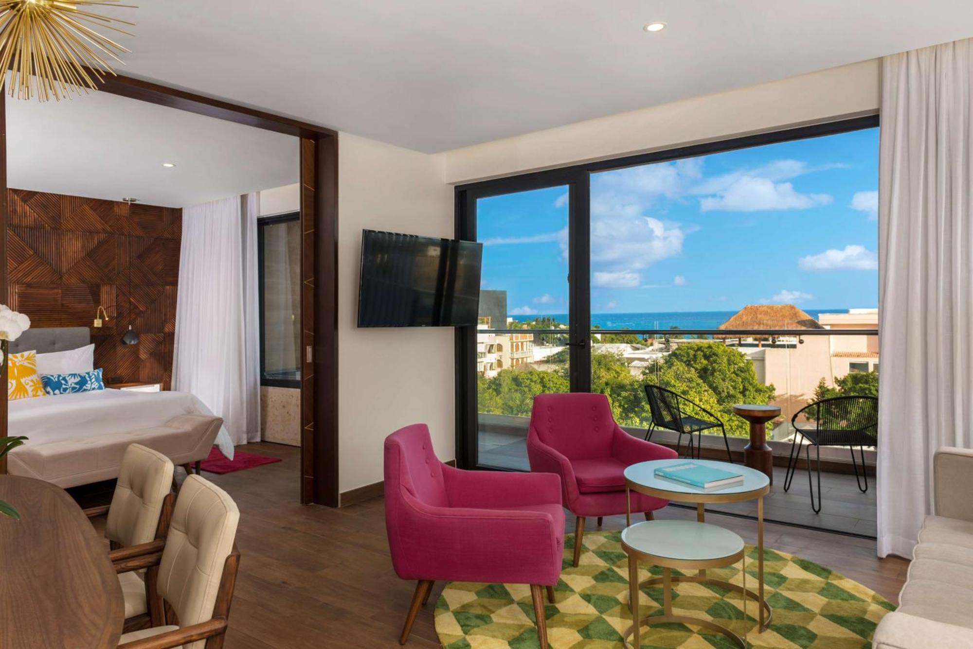 One-Bedroom King Suite with Partial Ocean View