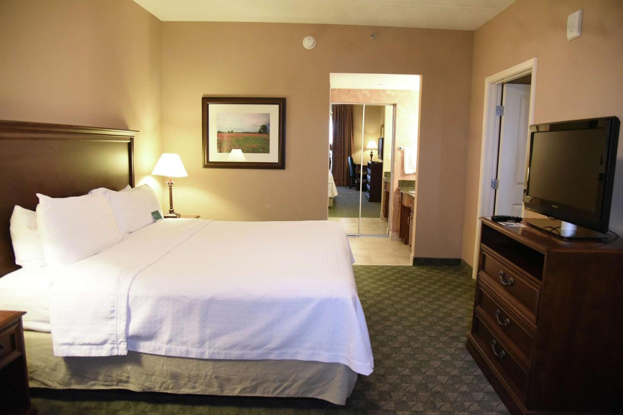 King Suite Mobility Access or Non-Smoking