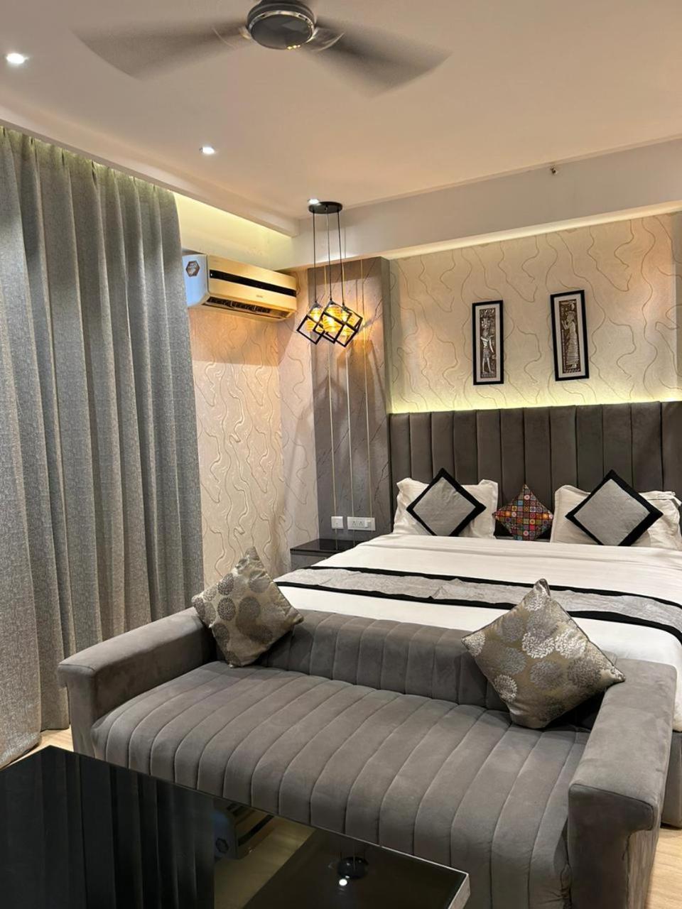 Deluxe King Suite