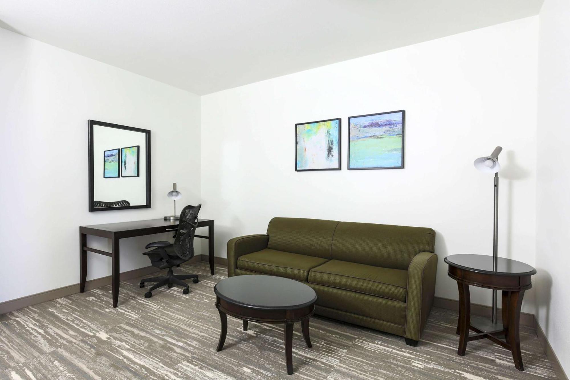 One-Bedroom King Suite,1552144537:JPEG