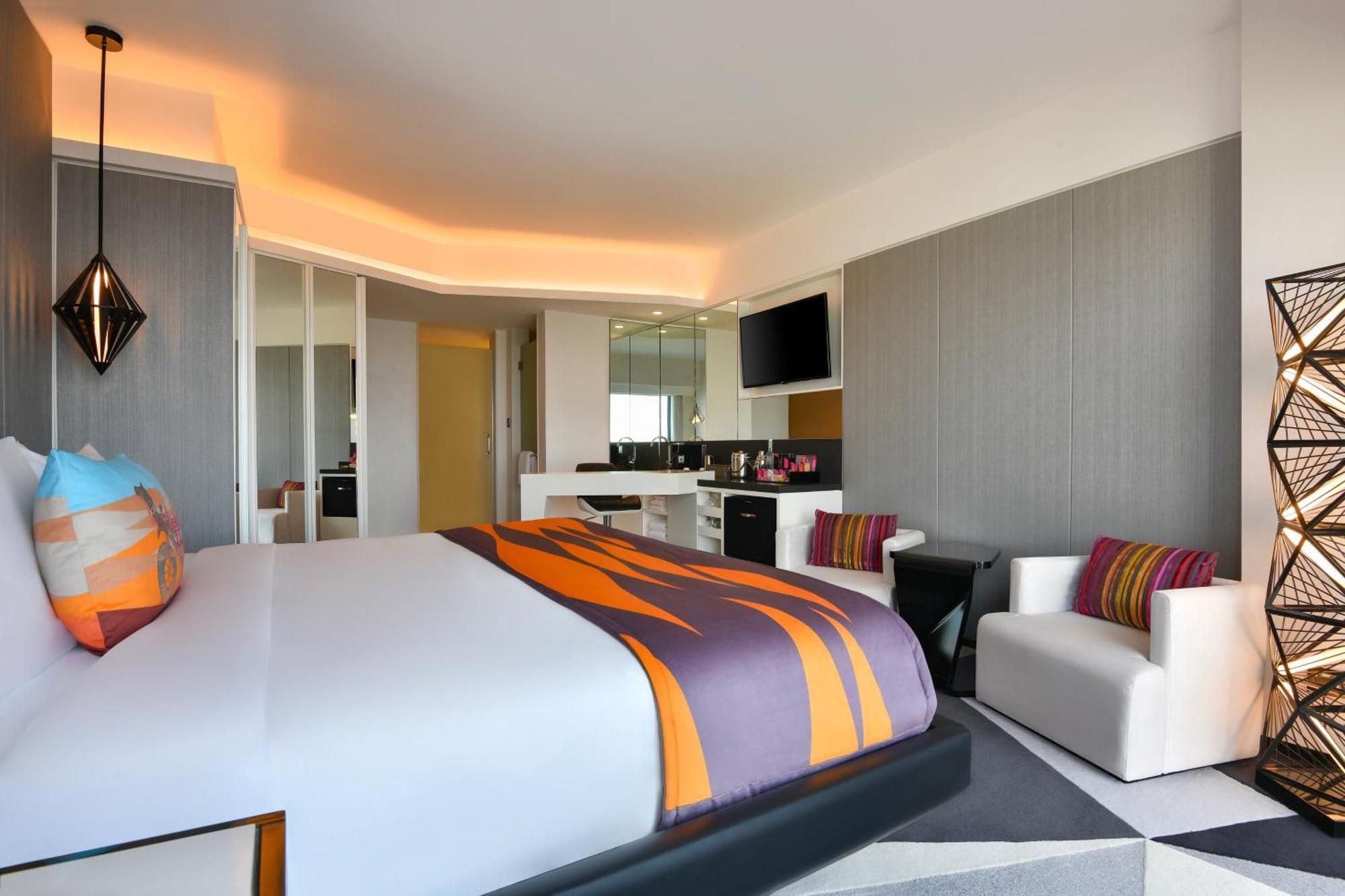 Deluxe Guest Room City View 1 King Bed High Floor 20th floor above,1552959010:JPEG