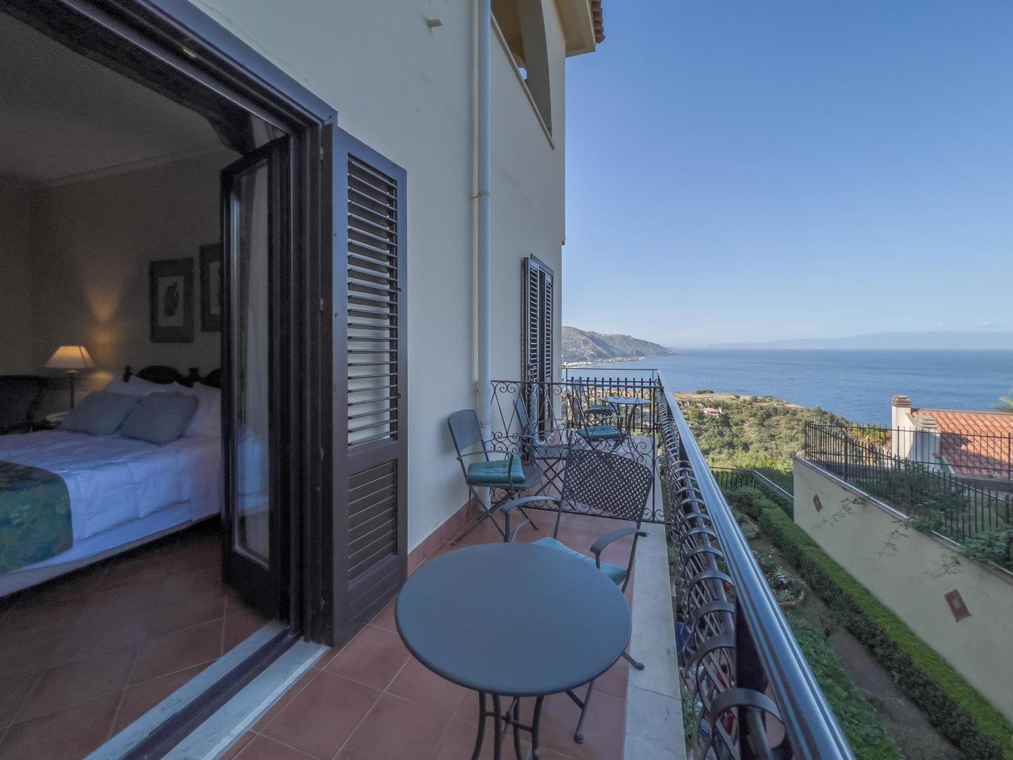 Triple Room with Balcony and Side Sea View