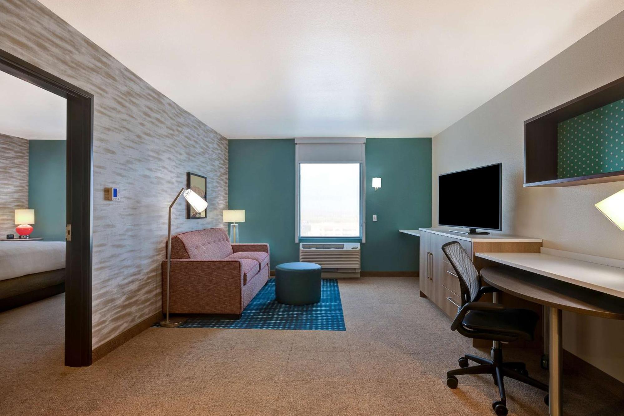 One-Bedroom King Suite - Non-Smoking,1557080245:JPEG