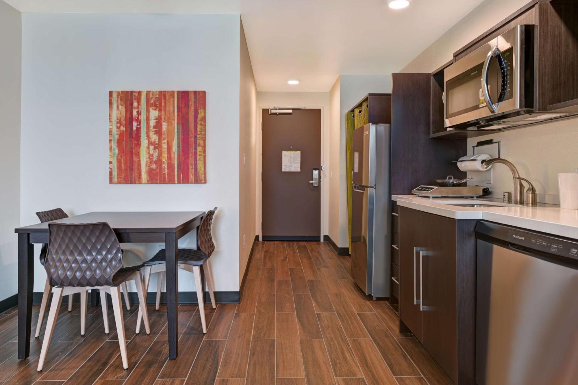 One-Bedroom King Suite - Non-Smoking,1557098200:JPEG