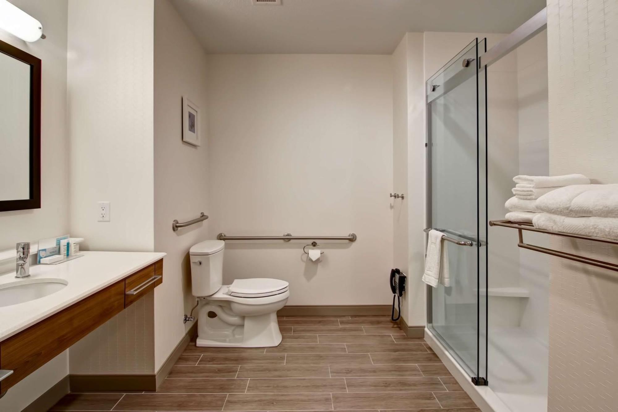 Queen Room with Two Queen Beds and Roll-In Shower - Mobility and Hearing Access/Non-Smoking