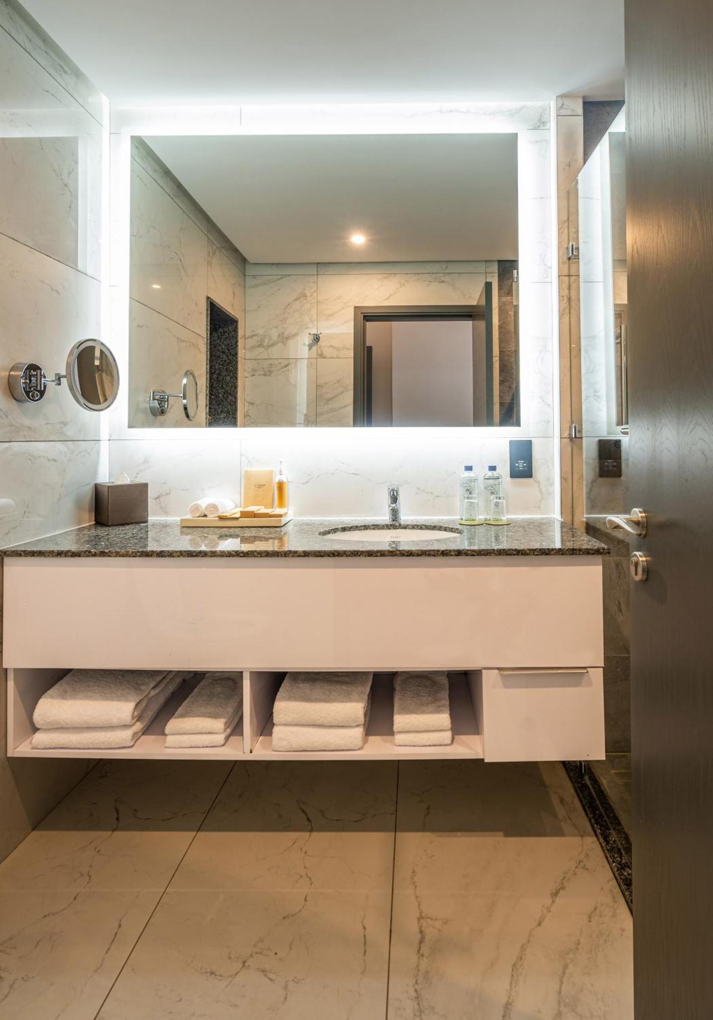 Deluxe 2 Doubles, High Floor,1588530112:JPEG