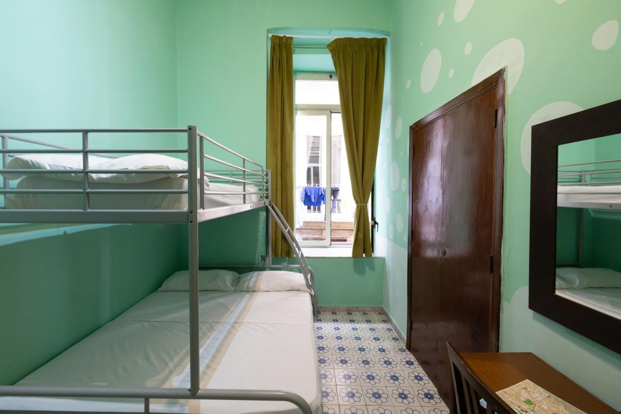 Driepersoonskamer met Badkamer