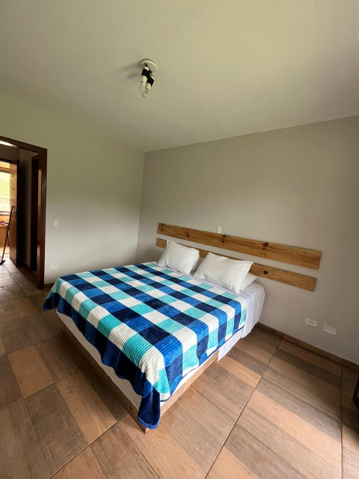 Standard Suite,1560667372:JPEG