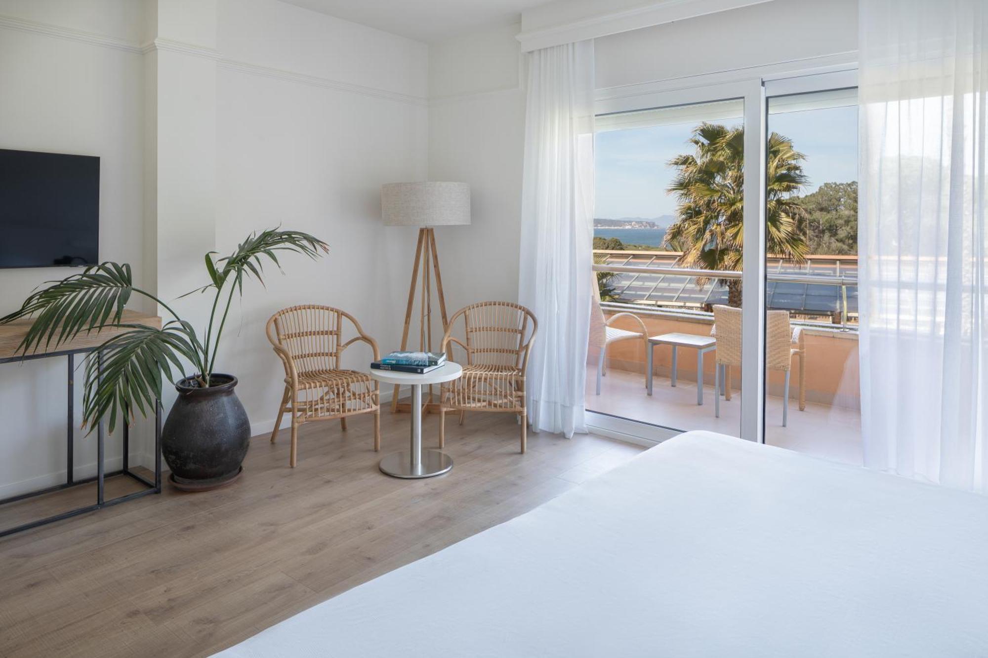 Double Room with Balcony and Sea View