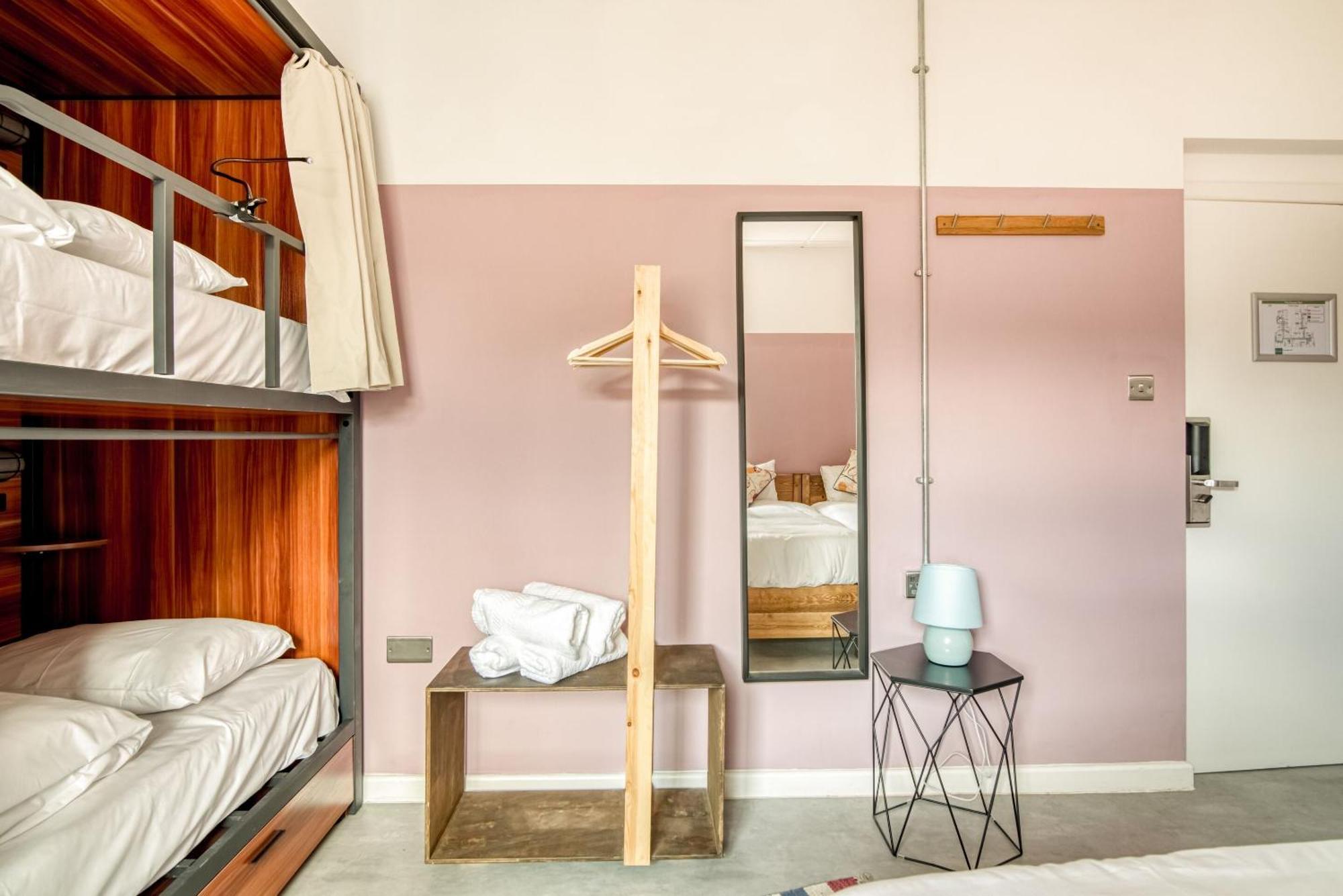 Family Room,1578374348:JPEG