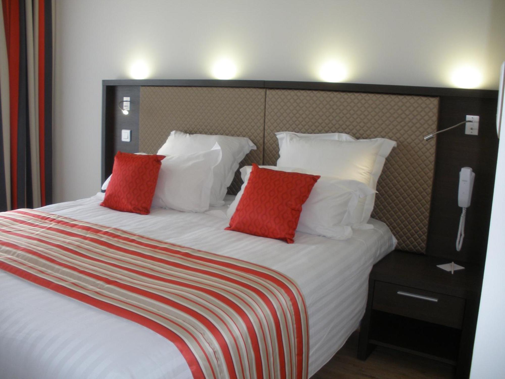 Double or Twin Room with Sea View,721454617:JPEG