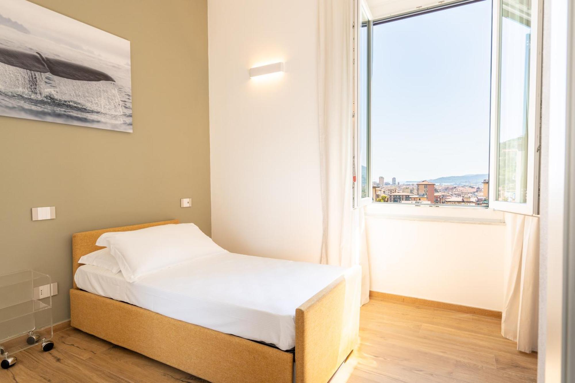 Family Room with Balcony,1582710621:JPEG
